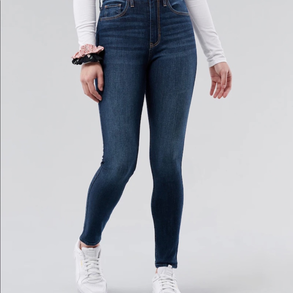 Hollister super skinny jeans Size 26 and length is 29